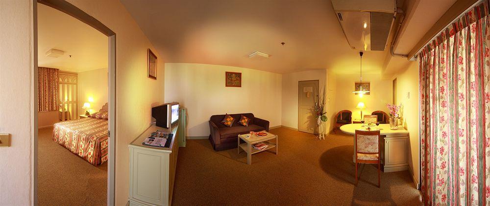 Baiyoke Suite Hotel Bangkok Rum bild
