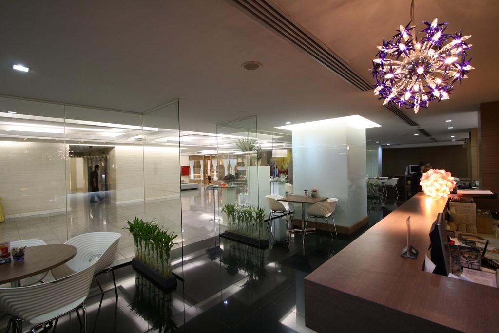 Baiyoke Suite Hotel Bangkok Exteriör bild